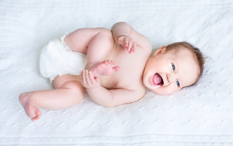 Grinenden baby