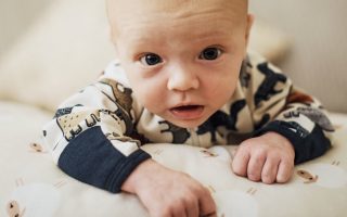 Nærbillede af et lille barns øjne